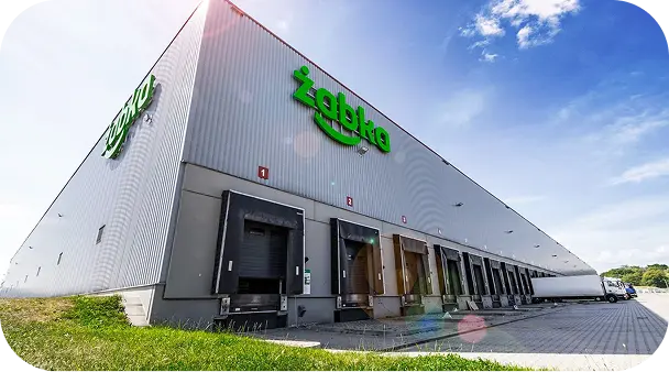 Widok z zewnątrz na nowoczesny budynek centrum logistycznego Żabka.