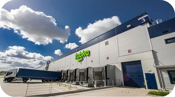 Widok z zewnątrz na nowoczesny budynek centrum logistycznego Żabka.
