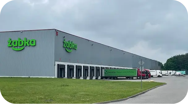 Widok z zewnątrz na nowoczesny budynek centrum logistycznego Żabka.