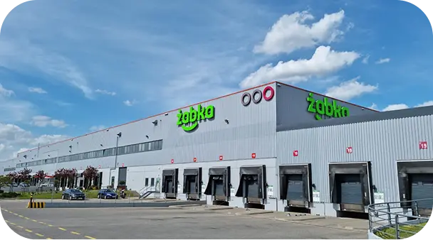 Widok z zewnątrz na nowoczesny budynek centrum logistycznego Żabka.