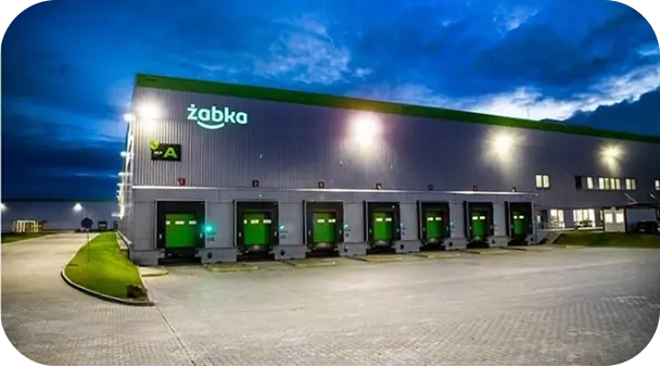 Widok z zewnątrz na nowoczesny budynek centrum logistycznego Żabka.